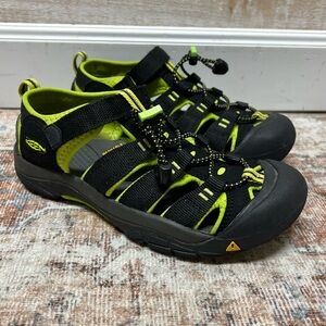 Keen Newport H2 Sandals Boys 5 Black Lime Green‎ Quick Dry Washable Reflective